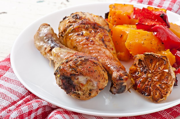 Calabaza al horno con pollo y pimentón