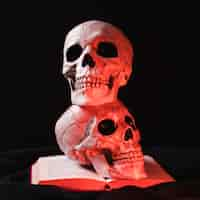 Foto gratuita calaveras espeluznantes con reflejos rojos