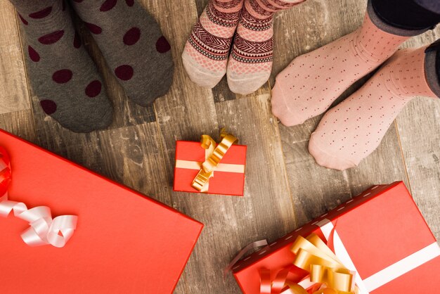 Calcetines de diferentes tamaños y regalos