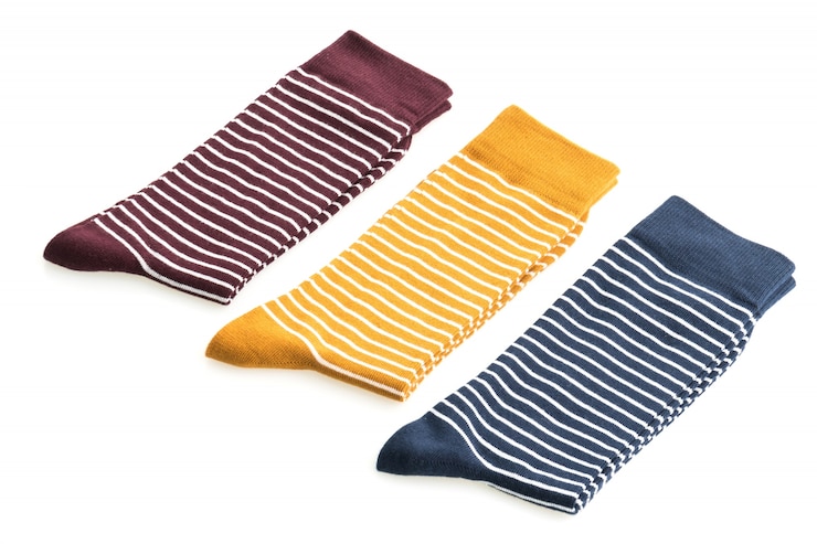 Foto gratuito calcetines de rayas de color elegante nueva