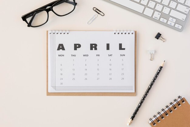 Calendario de abril de planificador de vista superior