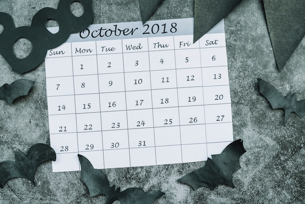 Calendario de octubre de 2018 entre murciélagos decorativos