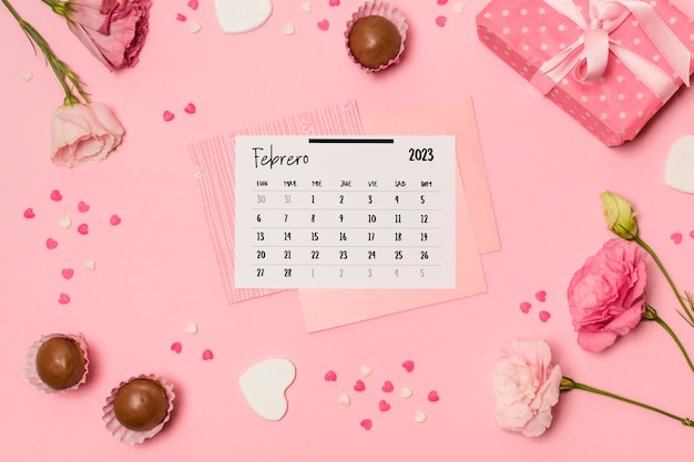 Calendario plano de febrero de 2023 con dulces