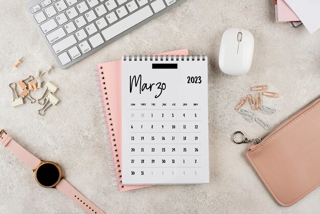 Calendario plano de marzo de 2023 con teclado