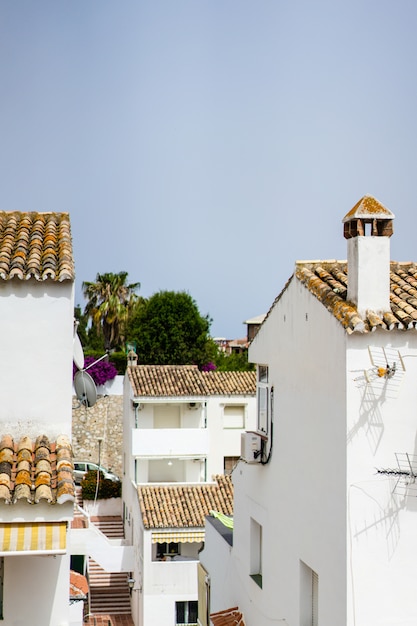 Cálidas calles de un pequeño pueblo del sur de España.