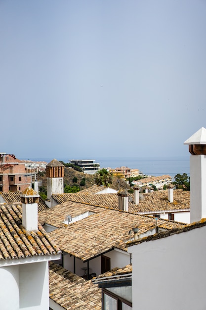 Foto gratuita cálidas calles de un pequeño pueblo del sur de españa.