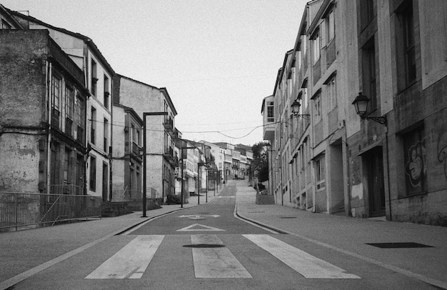 Foto gratuita calle blanco y negro