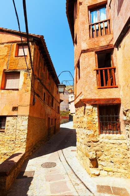 Calle estrecha del casco antiguo