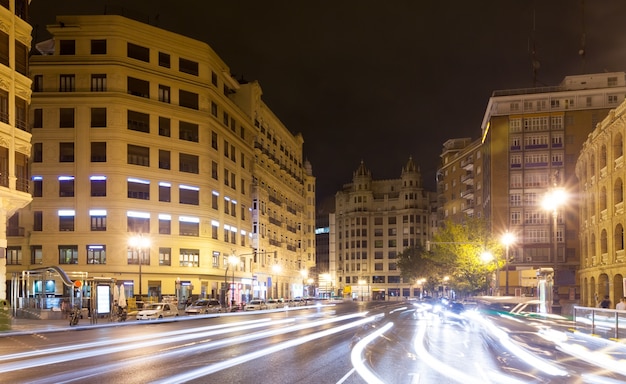 calle en la noche. Valencia, España