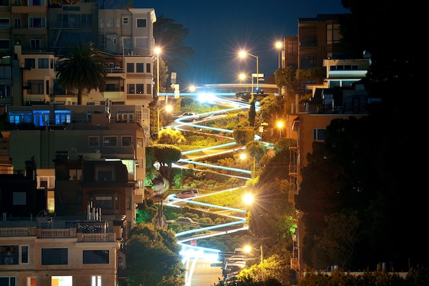 Calle San Francisco Lombard de noche