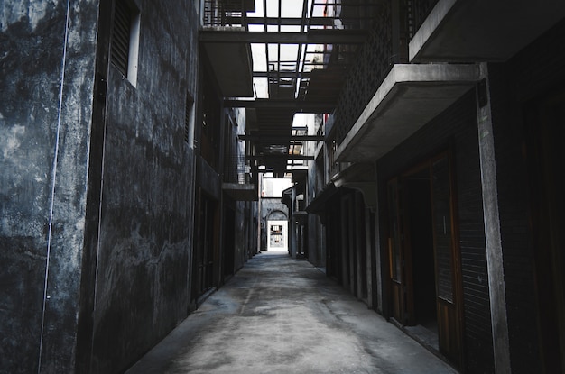 Callejón en la ciudad de Bangkok