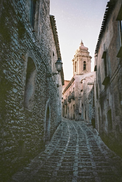 callejón estrecho en Italia