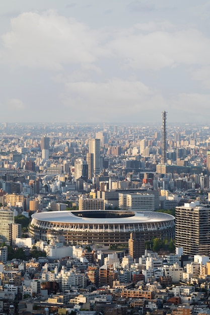 Calles de la ciudad y edificios altos de alto ángulo