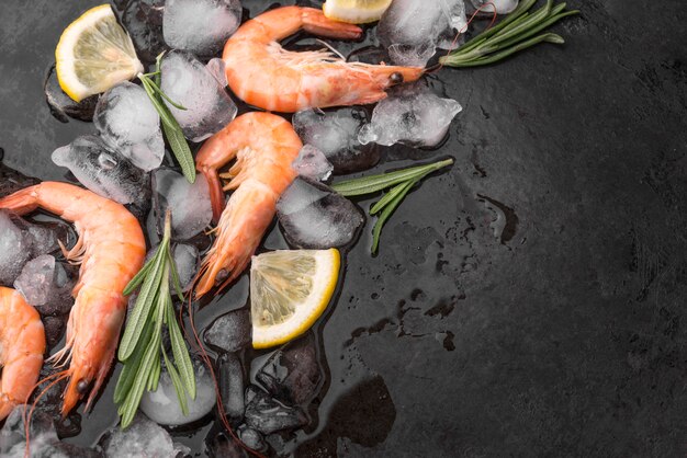 Camarones de mariscos frescos en hielo