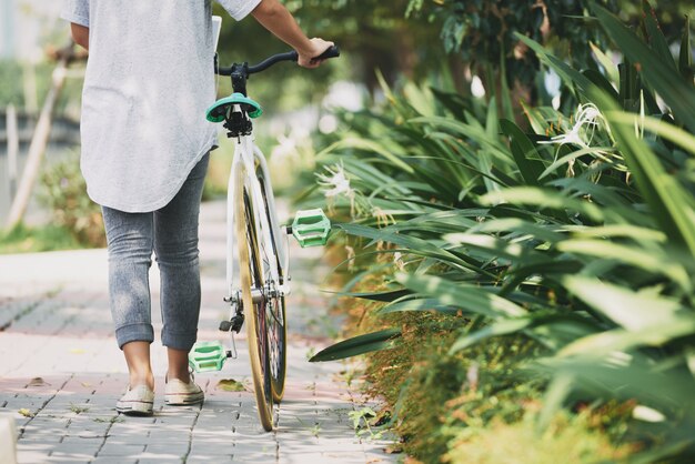 Caminando con bicicleta