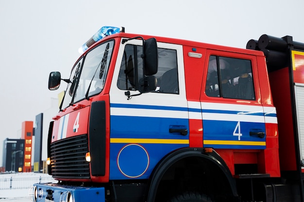 Camión de bomberos listo para su misión.