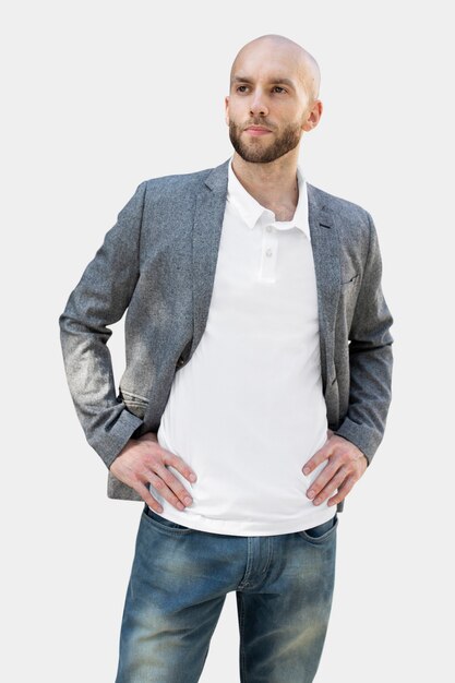 Camisa de polo simple hombre vestido con traje sesión de fotos de aspecto empresarial