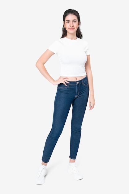 Camiseta blanca ropa básica de mujer cuerpo completo