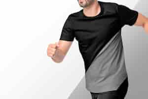 Foto gratuita camiseta negra y gris hombre activewear