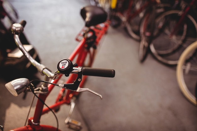 Foto gratuita campana de la bicicleta en el manillar