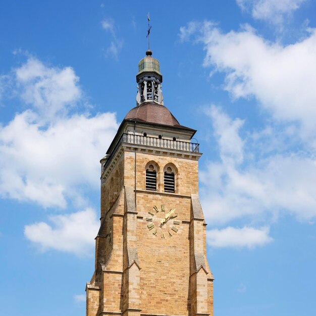 Campanario famoso en Arbois Francia