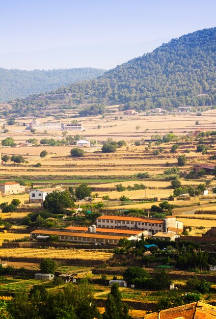 Campos en las afueras de Cardona