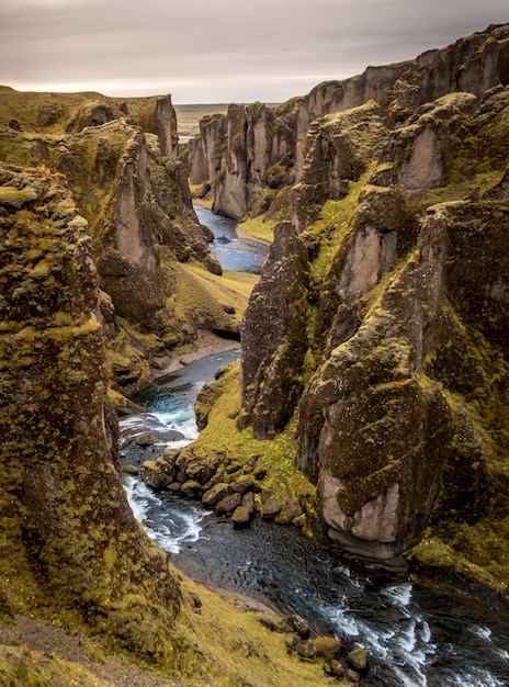 Foto gratuita cañón fjardarargljufur en islandia