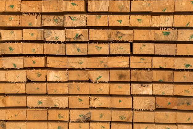 Capas de vista frontal de fondo de tablón de madera