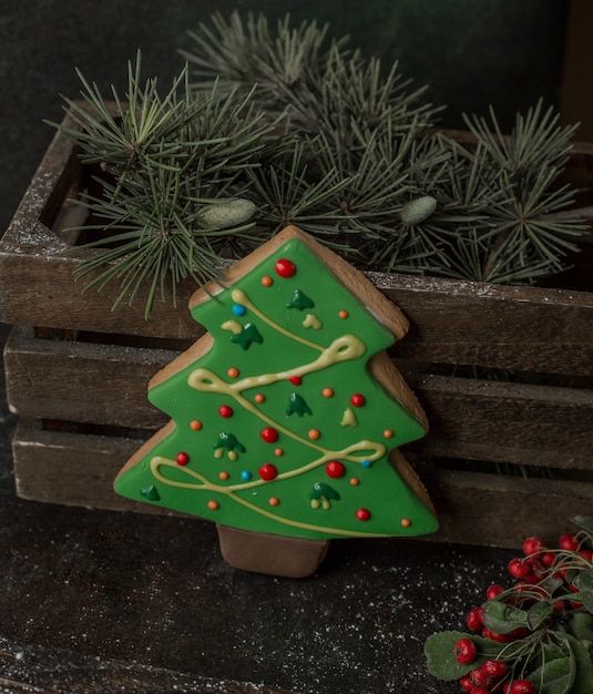 capcake de árbol de año nuevo en la mesa