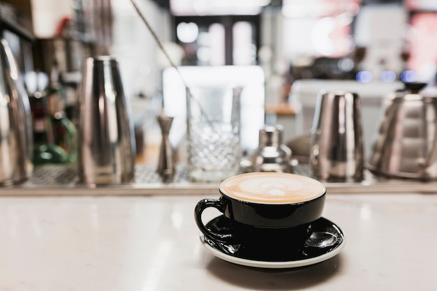 Capuchino en bar