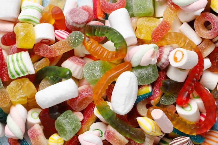 Foto gratuito caramelos de colores, gelatina y mermelada, dulces malsanos.