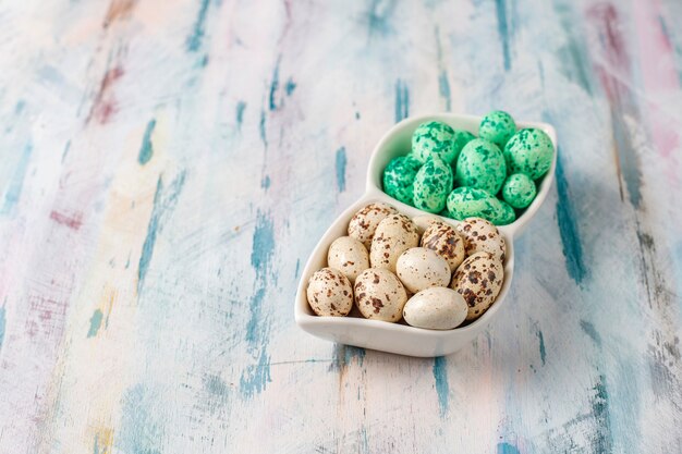 Caramelos de colores, gelatina y mermelada, dulces malsanos.