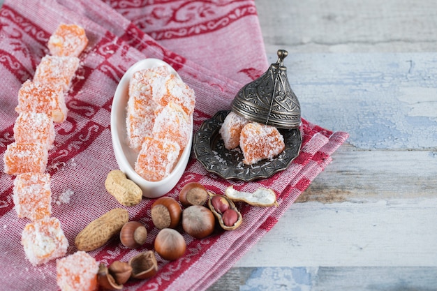 Caramelos de gelatina de naranja y nueces