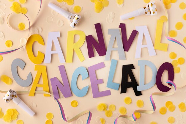 Carnaval cancelado con vista superior de confeti