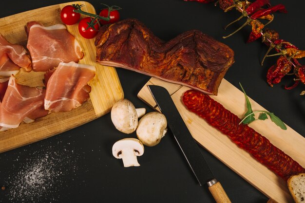 Carne y verduras para comida mediterránea