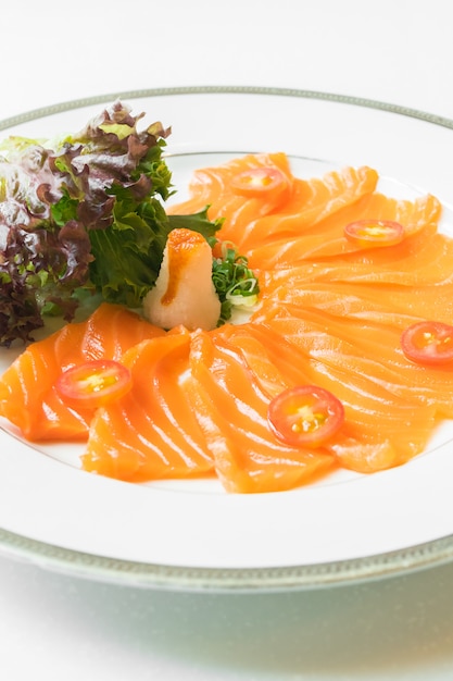 Foto gratuita carpaccio de salmón