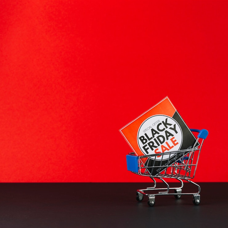 Foto gratuito carrito de supermercado de juguete vacío con tableta
