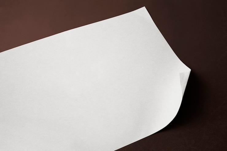 Foto gratuito cartel blanco en blanco con espacio de copia