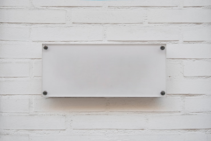 Foto gratuito cartel blanco vacío para logotipo de empresa