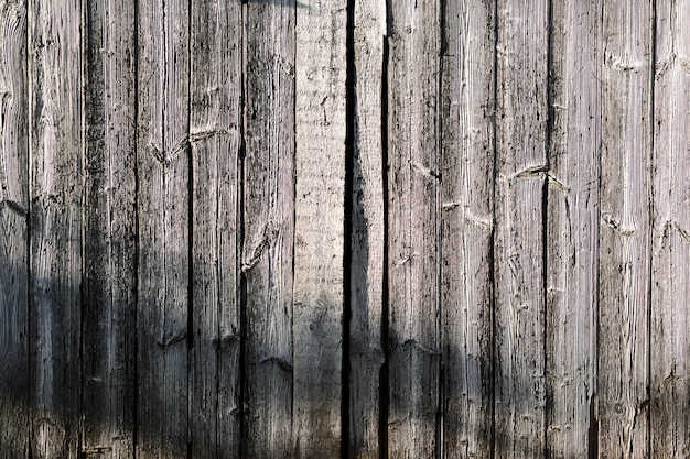 Cartel vertical de madera en blanco y negro