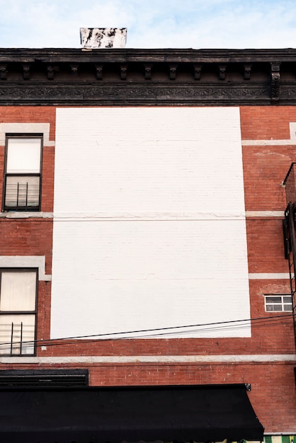 Foto gratuita cartelera de maqueta grande en un edificio