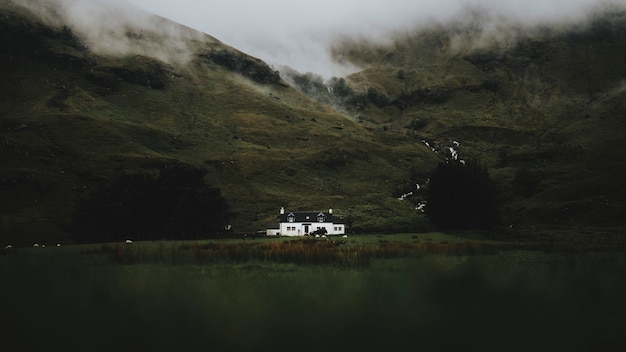 Foto gratuita casa de campo en glen etive, escocia