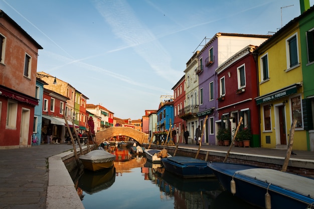 Casa colorida vieja riviera italia