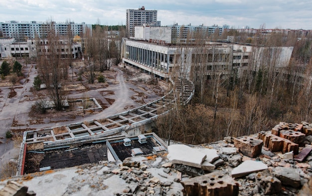 Foto gratuita casa de la cultura energetik en la ciudad de chernobyl ucrania abadoned ciudad