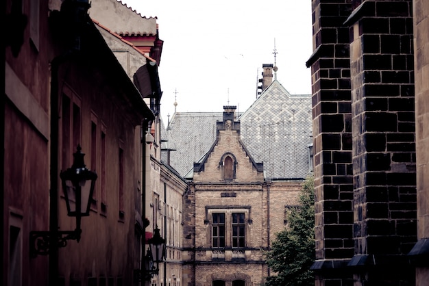 Casa neogótica cerca de la basílica de San Jorge. Praga, República Checa