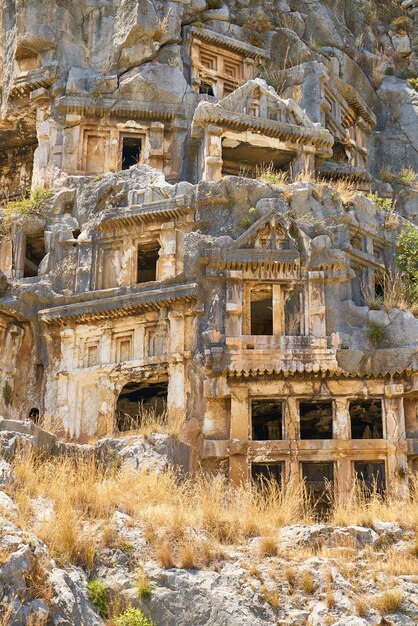 Casas muy antiguas estropeadas por el paso del tiempo