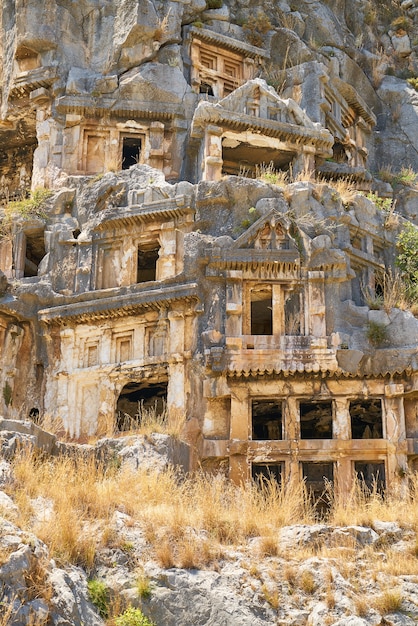 Casas muy antiguas estropeadas por el paso del tiempo