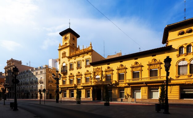 Casas pintorescas en la calle de Castellon de la Plana