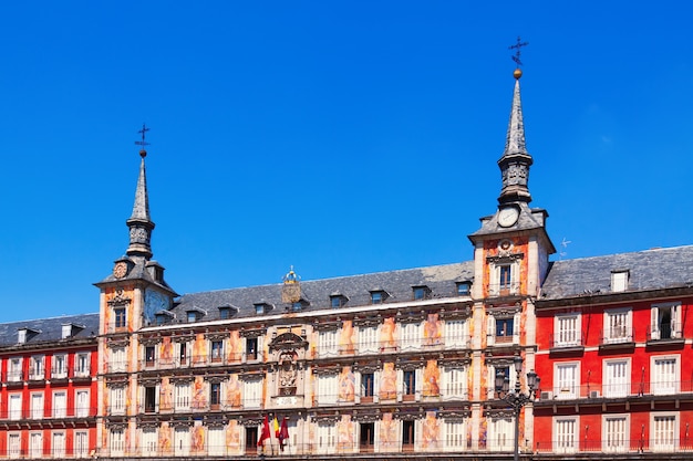 Casas pintorescas en la Plaza Mayor. Madrid