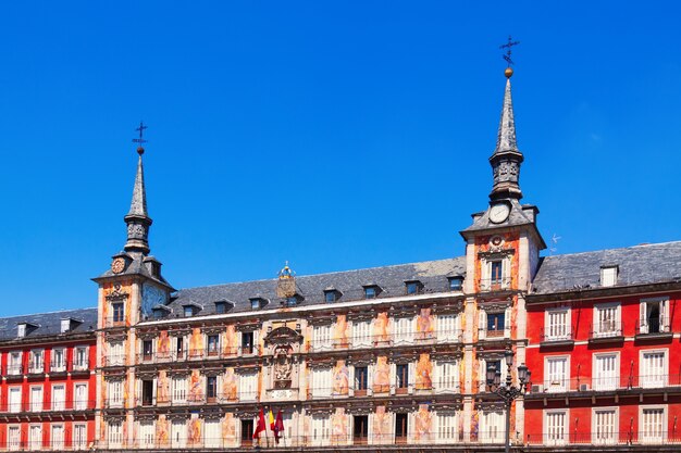 Casas pintorescas en la Plaza Mayor. Madrid